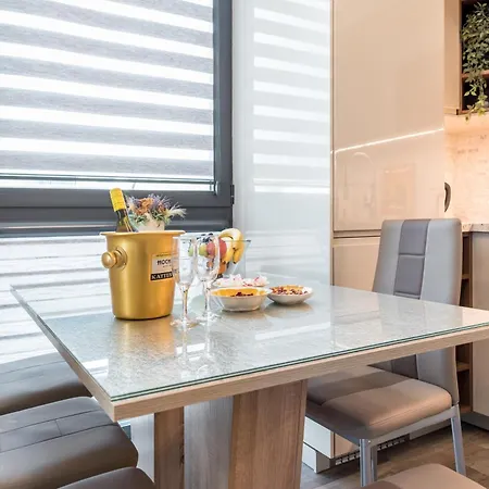 A - Lifestyle Apartment *